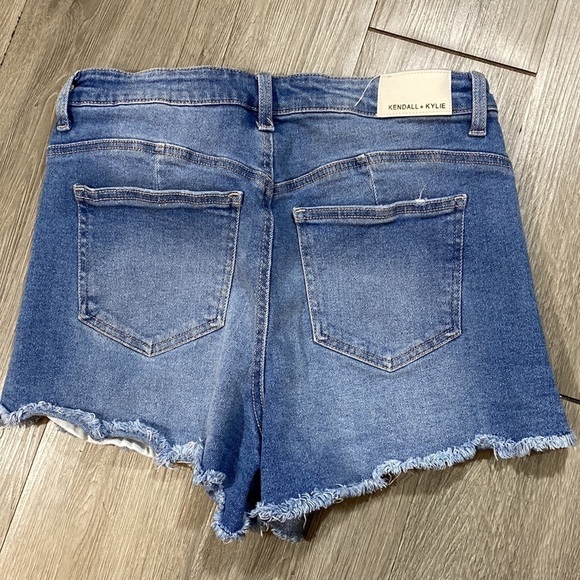 Kendall + Kylie “the Icon Short” Light Wash Frayed Hem Distressed Denim Shorts - Picture 5 of 6